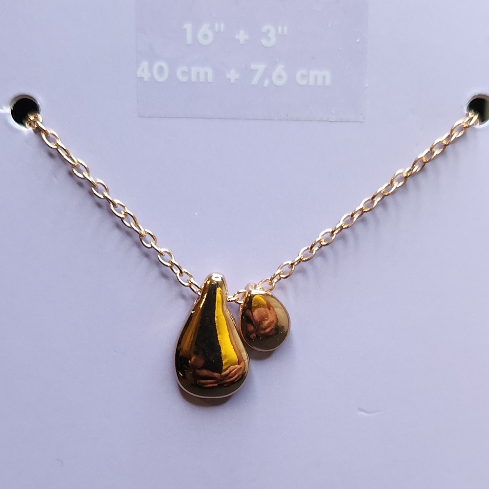 Claires Elegant Gold Teardrop Pendant Necklace - Picture 2 of 2